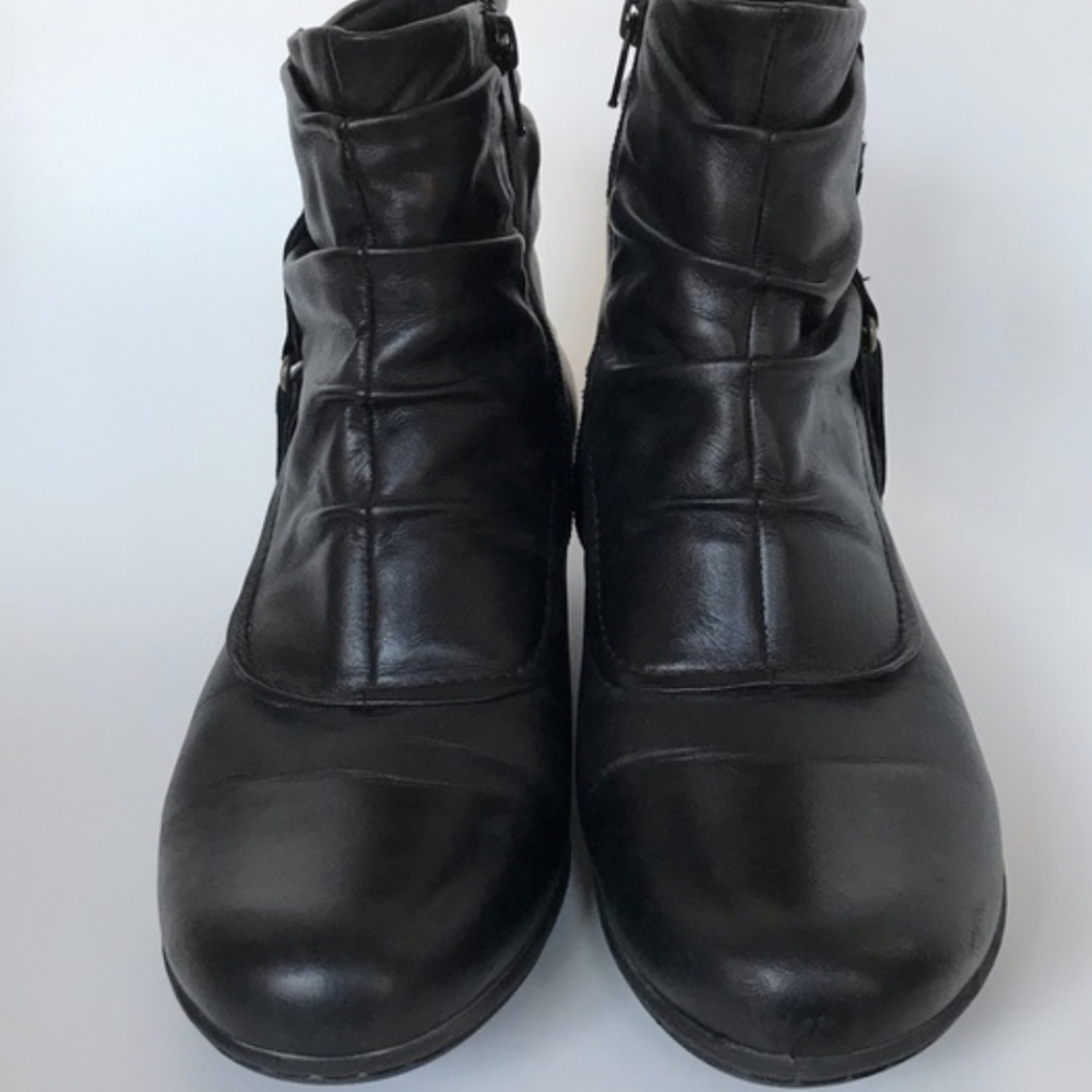 Cobb Hill Alexandra Black Leather Ankle Boot - Picture 2 of 6